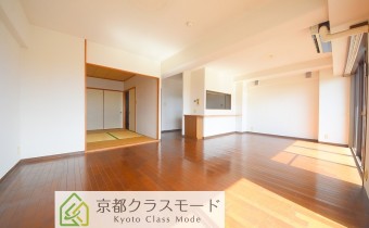 広々としたリビングは南向きで日当たりも良く明るい空間です☆