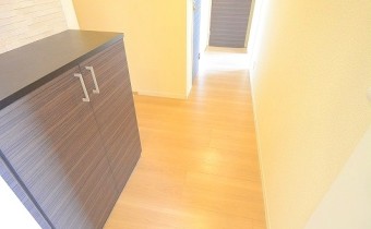廊下　※室内写真は同建物内の2LDKタイプのものです。参考にご覧ください。