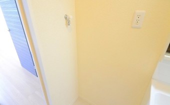 洗濯機置き場　※室内写真は同建物内の2LDKタイプのものです。参考にご覧ください。