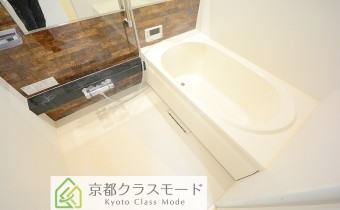 バスルーム　※室内写真は同建物内の2LDKタイプのものです。参考にご覧ください。