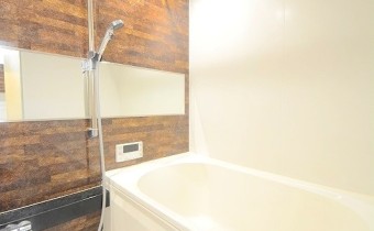 バスルーム　※室内写真は同建物内の2LDKタイプのものです。参考にご覧ください。