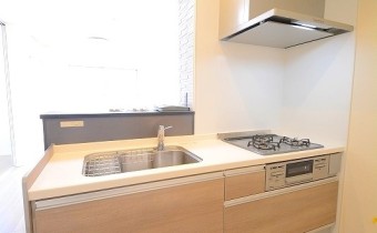 システムキッチン　※室内写真は同建物内の2LDKタイプのものです。参考にご覧ください。