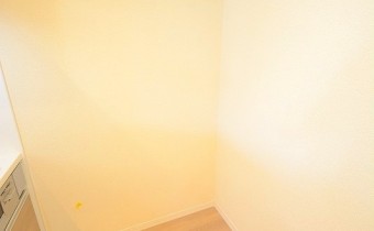 冷蔵庫置き場　※室内写真は同建物内の2LDKタイプのものです。参考にご覧ください。