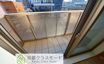 バルコニー　※室内写真は同建物内の2LDKタイプのものです。参考にご覧ください。