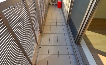 バルコニー　※室内写真は同建物内の2LDKタイプのものです。参考にご覧ください。