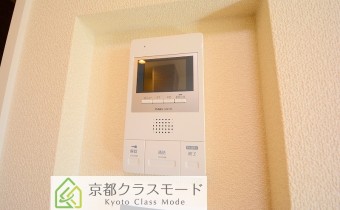 TVモニター付きインターホン　※室内写真は同建物内の2LDKタイプのものです。参考にご覧ください。