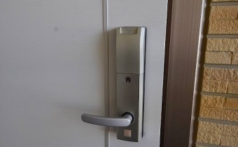 カードキー玄関ドア