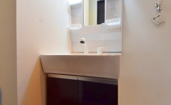 ※写真は同建物内の101号室の物です。