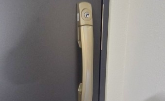ダブルロック玄関ドア