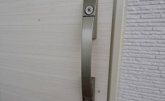 ダブルロック玄関ドア