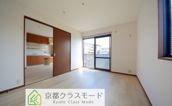 「白ベース」の明るいお部屋♪「最上階・角部屋・南向き」です！