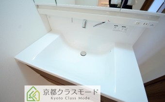 ※室内写真は同マンション内の205号室のものです。
