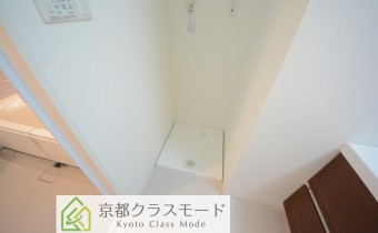 ※室内写真は同マンション内の205号室のものです。