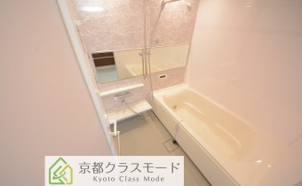 ※室内写真は同マンション内の205号室のものです。