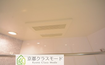 ※室内写真は同マンション内の205号室のものです。