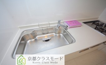 ※室内写真は同マンション内の205号室のものです。