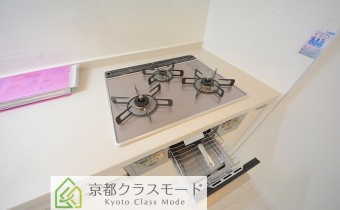 ※室内写真は同マンション内の205号室のものです。