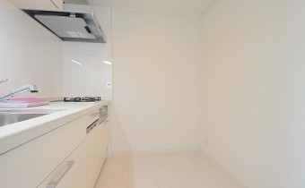 ※室内写真は同マンション内の205号室のものです。