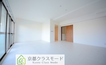 ※室内写真は同マンション内の205号室のものです。