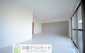 ※室内写真は同マンション内の205号室のものです。