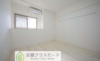 ※室内写真は同マンション内の205号室のものです。