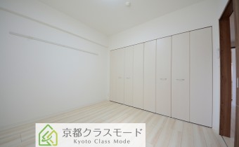 ※室内写真は同マンション内の205号室のものです。
