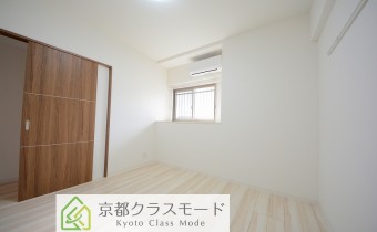 ※室内写真は同マンション内の205号室のものです。