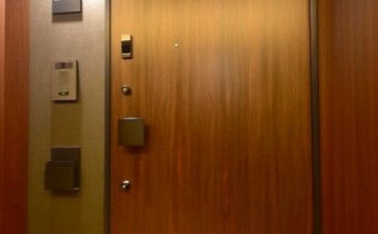 ※室内写真は同マンション内の206号室のものです。
