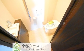 ウォシュレットトイレ　※室内写真は同マンション内の206号室のものです。