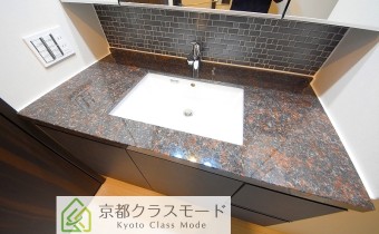 ※室内写真は同マンション内の206号室のものです。