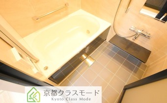 バスルーム　※室内写真は同マンション内の206号室のものです。