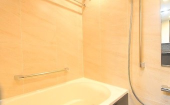 バスルーム　※室内写真は同マンション内の206号室のものです。