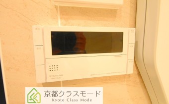 ※室内写真は同マンション内の206号室のものです。