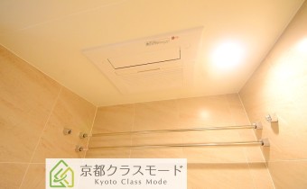 浴室乾燥機　※室内写真は同マンション内の206号室のものです。