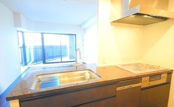 システムキッチン　※室内写真は同マンション内の206号室のものです。