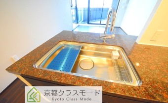 ※室内写真は同マンション内の206号室のものです。