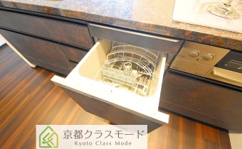 食洗機　※室内写真は同マンション内の206号室のものです。