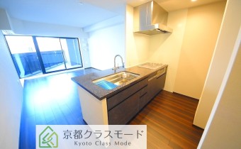 ※室内写真は同マンション内の206号室のものです。