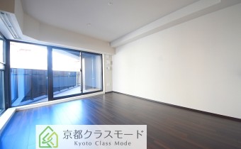 ※室内写真は同マンション内の206号室のものです。