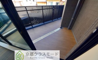 バルコニー　※室内写真は同マンション内の206号室のものです。