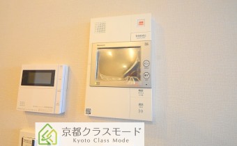 ※室内写真は同マンション内の206号室のものです。