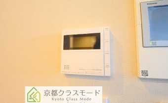 床暖房操作パネル　※室内写真は同マンション内の206号室のものです。