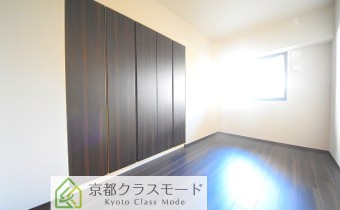 ※室内写真は同マンション内の206号室のものです。