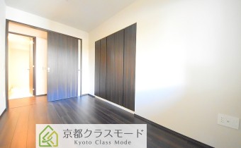 ※室内写真は同マンション内の206号室のものです。