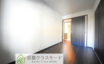 ※室内写真は同マンション内の206号室のものです。