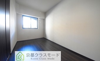 ※室内写真は同マンション内の206号室のものです。