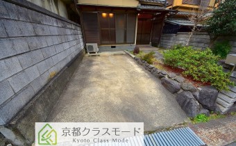 敷地内ガレージ　※サイズは要確認