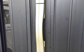 ダブルロック玄関ドア