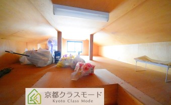 屋根裏収納スペース