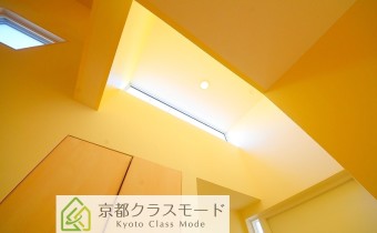 玄関天井は吹き抜けです☆